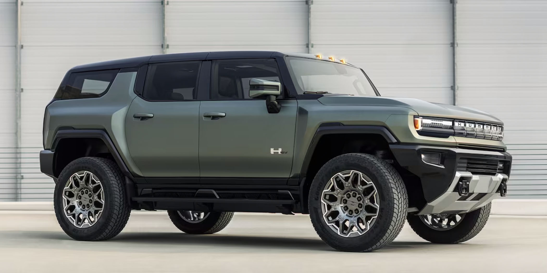 hummer-ev-suv-gal-ext-2000x1000-4-24PGHMS00134.jpg
