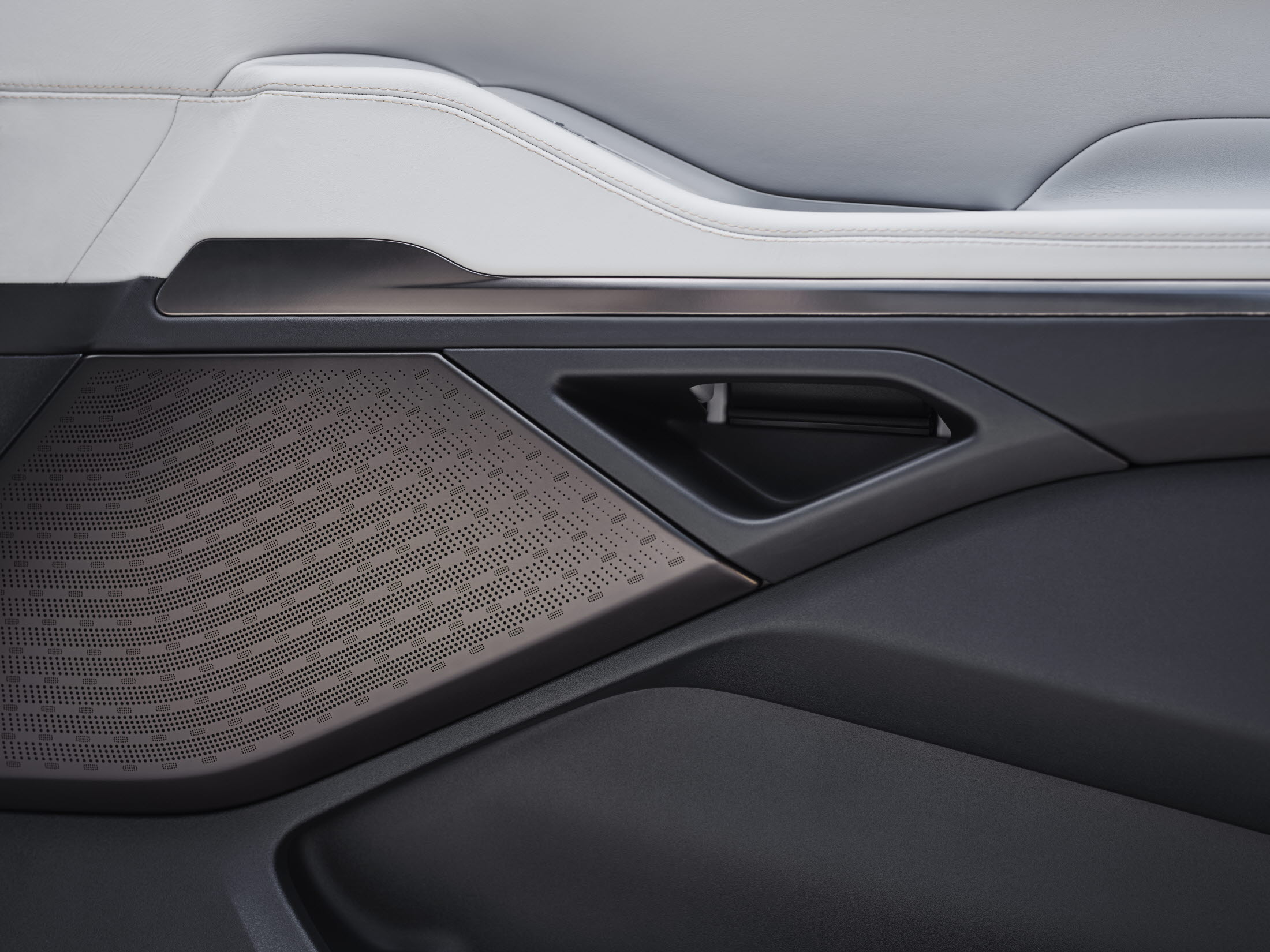 RE_2025 Lincoln Navigator L Black Label_Atmospheric_21.jpg